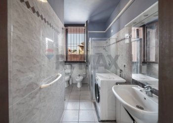 Bagno - Bilocale Via Damiano Chiesa
 
24, Agrate Brianza - foto 16