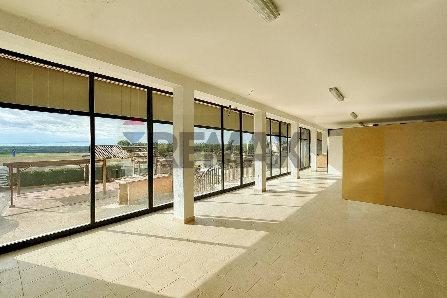 Terrazza - Locale Commerciale via Zipirovic
 
18, Deruta - foto 3