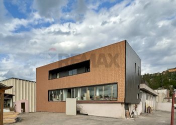 Casa all\'aperto - Locale Commerciale via Zipirovic
 
18, Deruta - foto 1