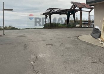 Vista dell\'acqua - Locale Commerciale via Zipirovic
 
18, Deruta - foto 7