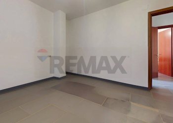 Stanza vuota - Locale Commerciale via Zipirovic
 
18, Deruta - foto 11