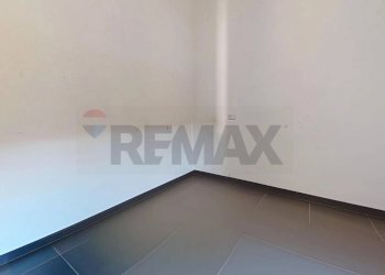 Stanza vuota - Locale Commerciale via Zipirovic
 
18, Deruta - foto 14