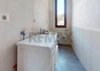 Bagno - Locale Commerciale via Zipirovic
 
18, Deruta - foto 19