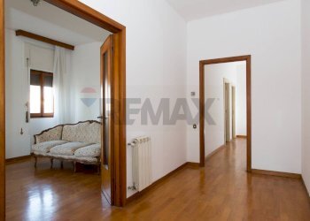 Hall / corridoio - Quadrilocale Via Enea
 
28, Anzio - foto 16