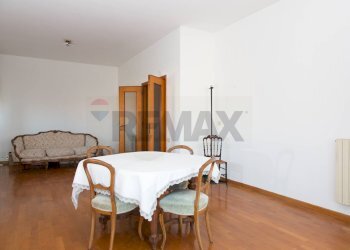 Sala da pranzo - Quadrilocale Via Enea
 
28, Anzio - foto 28