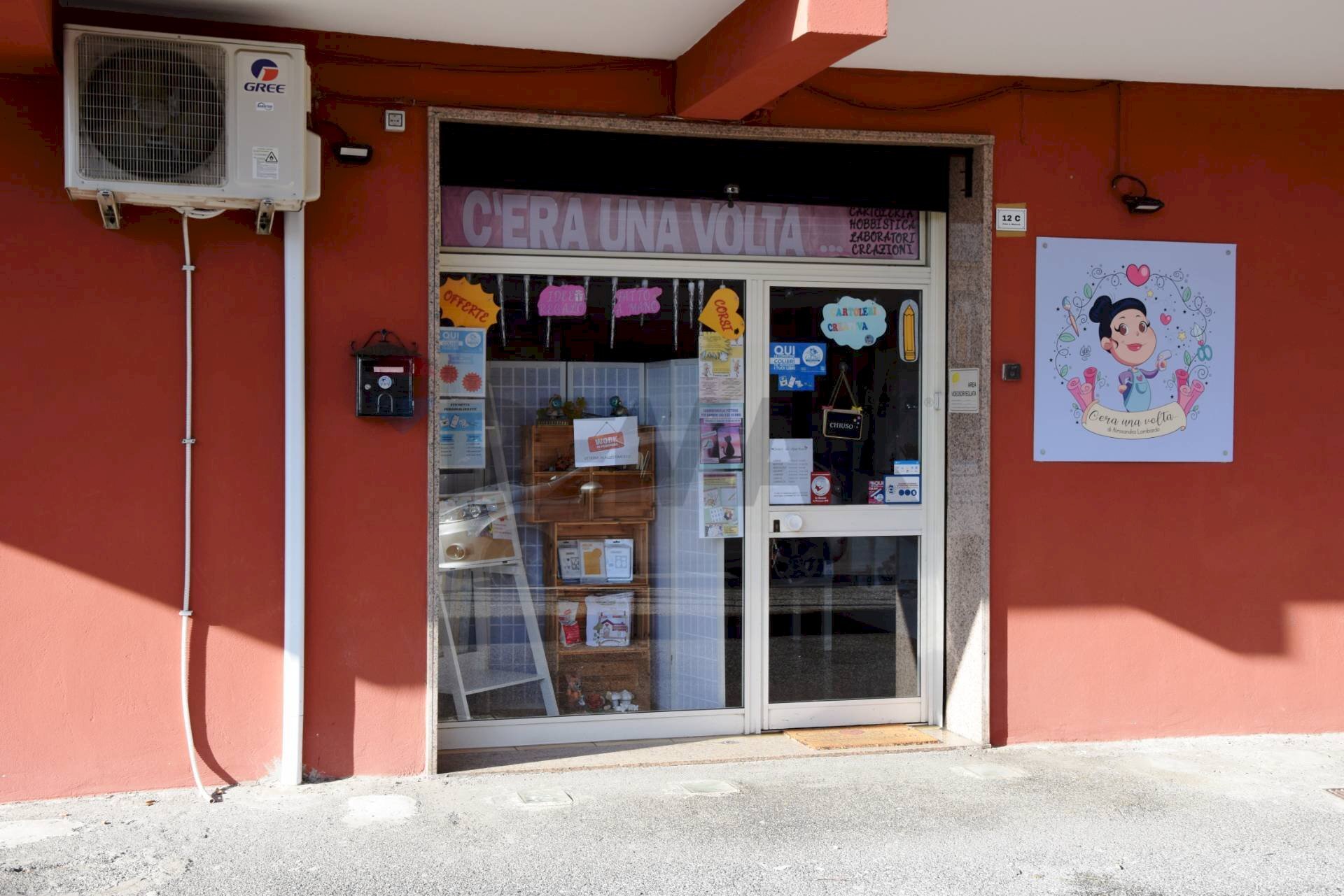 Edificio all\'aperto - Negozio Viale Manzoni
 
12c, Pomezia - foto 1