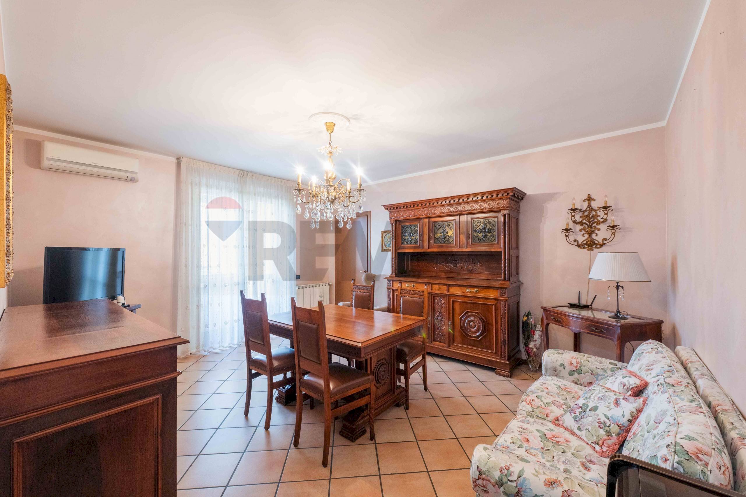 Sala da pranzo - Trilocale Via Gioacchino Rossini
 
3, Lallio - foto 1