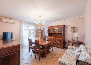 Sala da pranzo - Trilocale Via Gioacchino Rossini
 
3, Lallio - foto 1