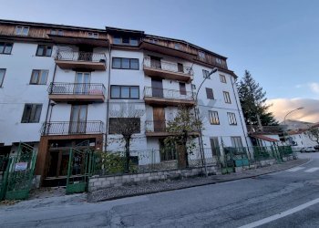 Edificio all\'aperto - Quadrilocale Viale degli Alberghi
 
37, Roccaraso - foto 2