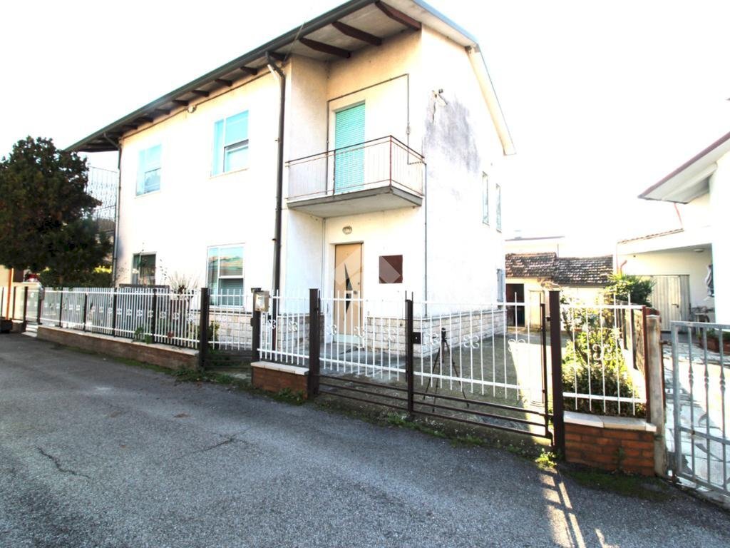 Portion of a house Via Pinarella, Cesena - photo 1