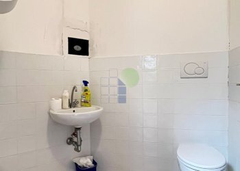 Bagno uffici - Locale Commerciale Via Cimarosa 191, Livorno - foto 2