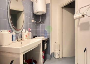 bagni magazzino - Locale Commerciale Via Cimarosa 191, Livorno - foto 14