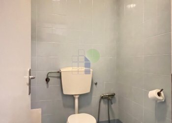 bagni magazzino - Locale Commerciale Via Cimarosa 191, Livorno - foto 15