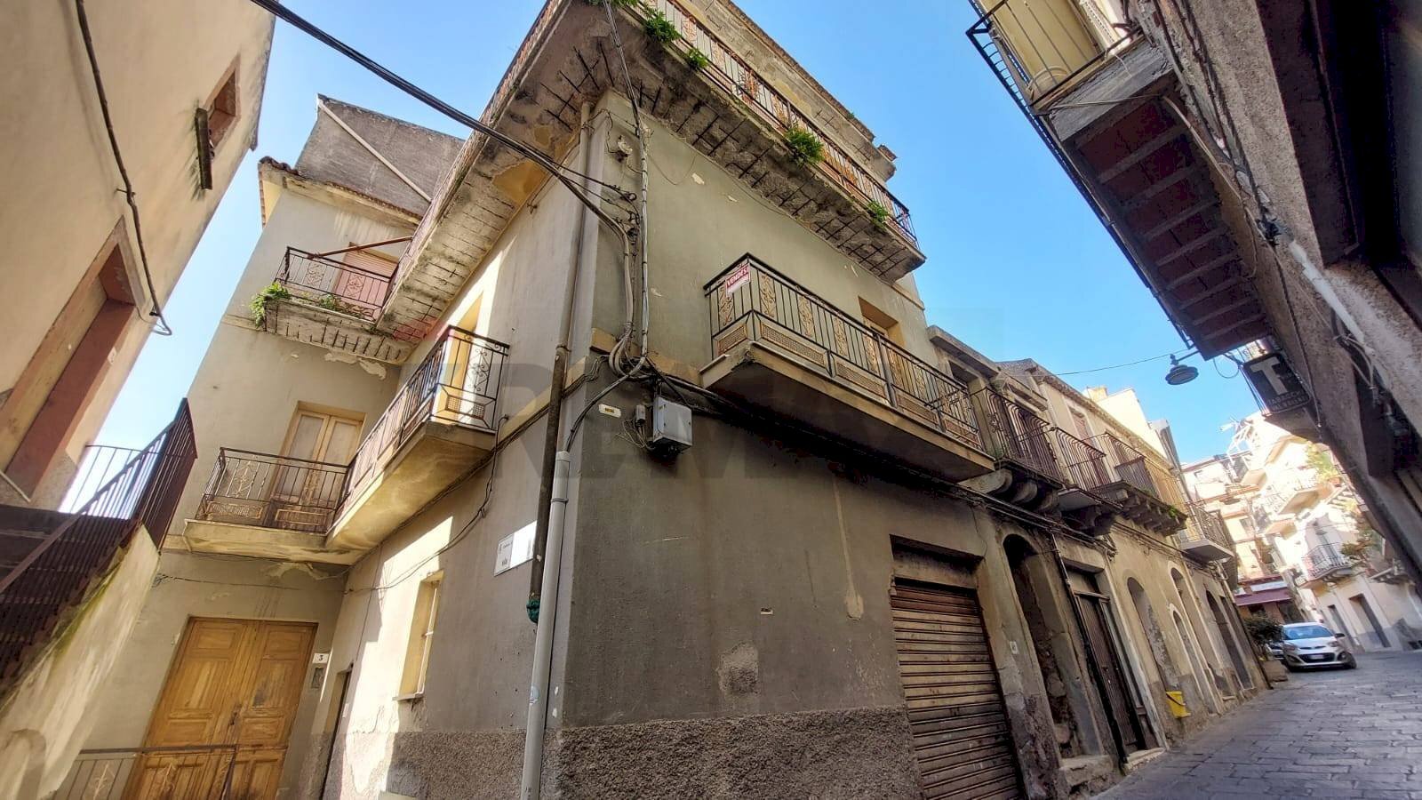 Edificio all\'aperto - Independent house san crispino
 
1, Motta Camastra - photo 1