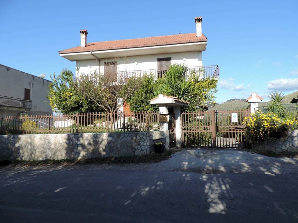 Zona - Trilocale via Roma, 162, Fara in Sabina - foto 1