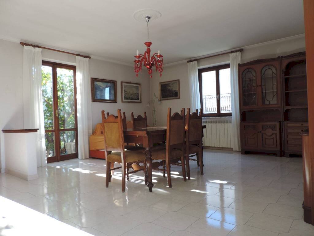 Salone - Trilocale via Roma, 162, Fara in Sabina - foto 3