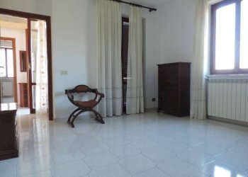 Cucina - Trilocale via Roma, 162, Fara in Sabina - foto 9