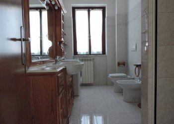 Bagno - Trilocale via Roma, 162, Fara in Sabina - foto 10