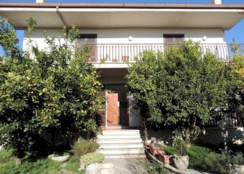 Facciata - Trilocale via Roma, 162, Fara in Sabina - foto 14