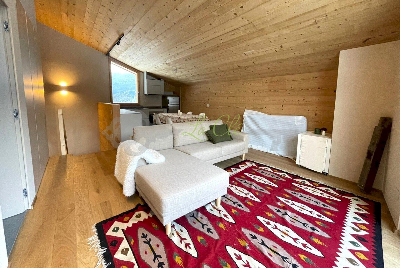 AFFITTO VERRAND - SOGGIORNO, ZONA PRANZO E ANGOLO - Three-room apartment Prè-Saint-Didier - photo 2