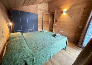 AFFITTO VERRAND - CAMERA MATRIMONIALE PADRONALE - Trilocale Prè-Saint-Didier - foto 11