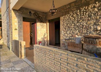 05.jpg - Casale Frazione Paradiso, Assisi - photo 5