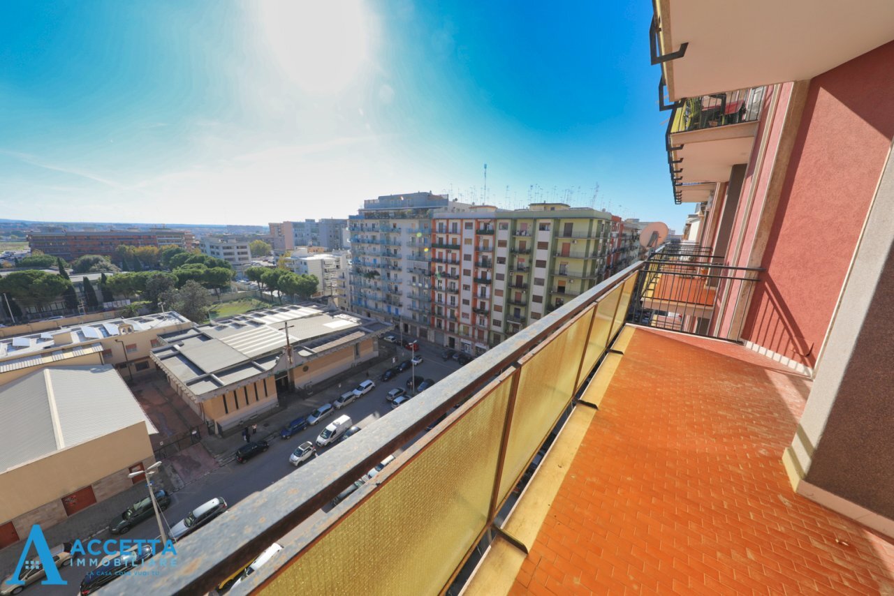 balcone - Trilocale Piazza Pio X 42, Taranto - foto 2