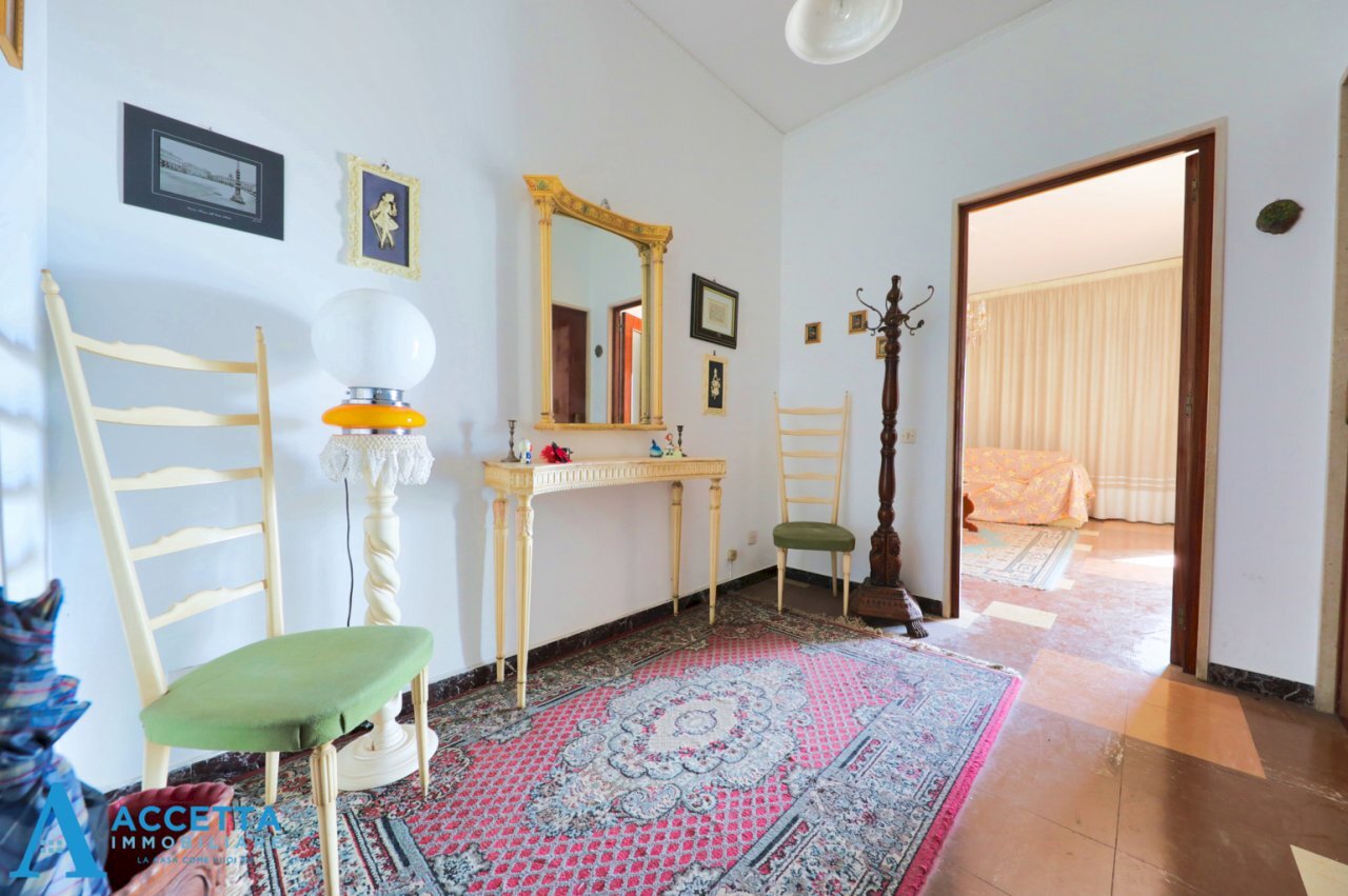 ingresso - Trilocale Piazza Pio X 42, Taranto - foto 3