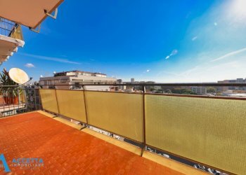 balcone - Trilocale Piazza Pio X 42, Taranto - foto 6