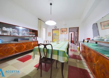 soggiorno/pranzo - Trilocale Piazza Pio X 42, Taranto - foto 12