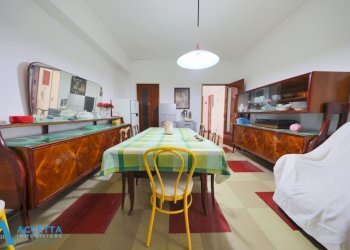 soggiorno/pranzo - Trilocale Piazza Pio X 42, Taranto - foto 15