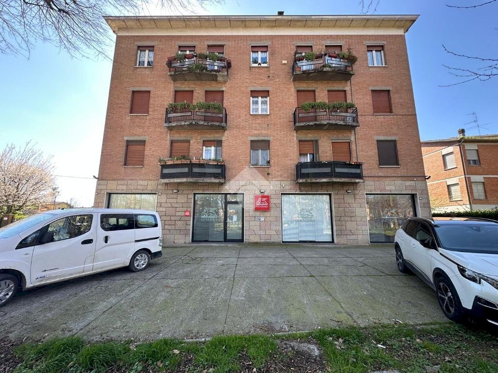 Four-room apartment Viale Dante Alighieri, Castelnovo di Sotto - photo 1