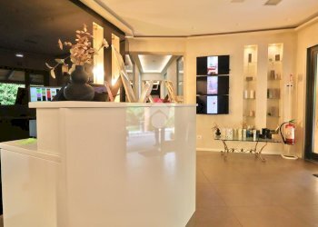 Commercial Activity Via Fratelli Cervi, Reggio nell'Emilia - photo 8