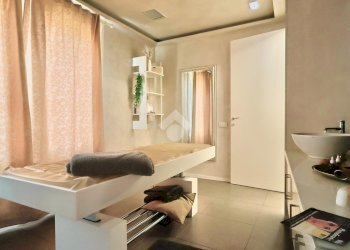 Commercial Activity Via Fratelli Cervi, Reggio nell'Emilia - photo 17