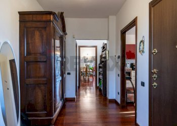 Hall / corridoio - Trilocale via Grigna, 3, Carnate - foto 2