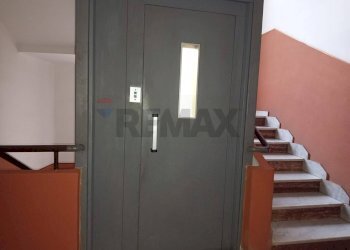 Scale - Four-room apartment Piombino - photo 3