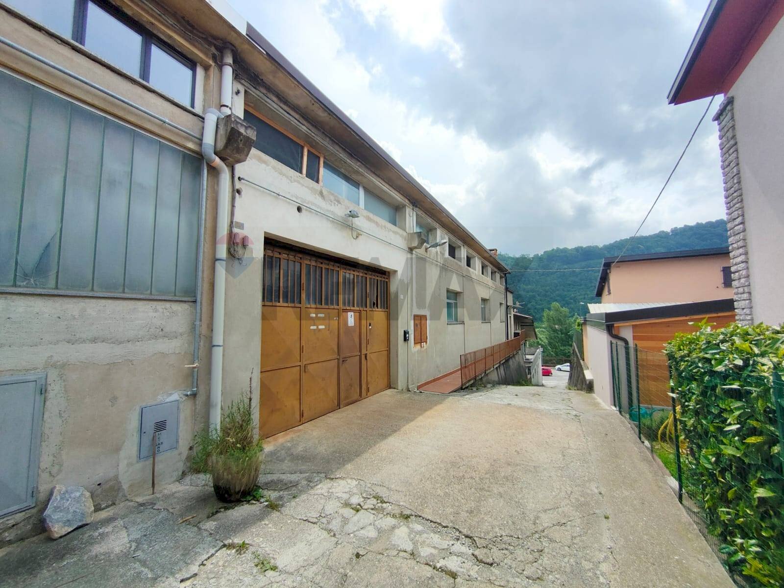 Edificio all\'aperto - Capannone Fiorano al Serio - foto 1