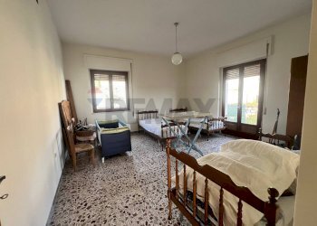 Sala da pranzo - Casa semi indipendente Largo San Donato
 
51, Fragneto Monforte - foto 23