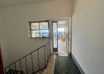 Hall / corridoio - Casa semi indipendente Largo San Donato
 
51, Fragneto Monforte - foto 25