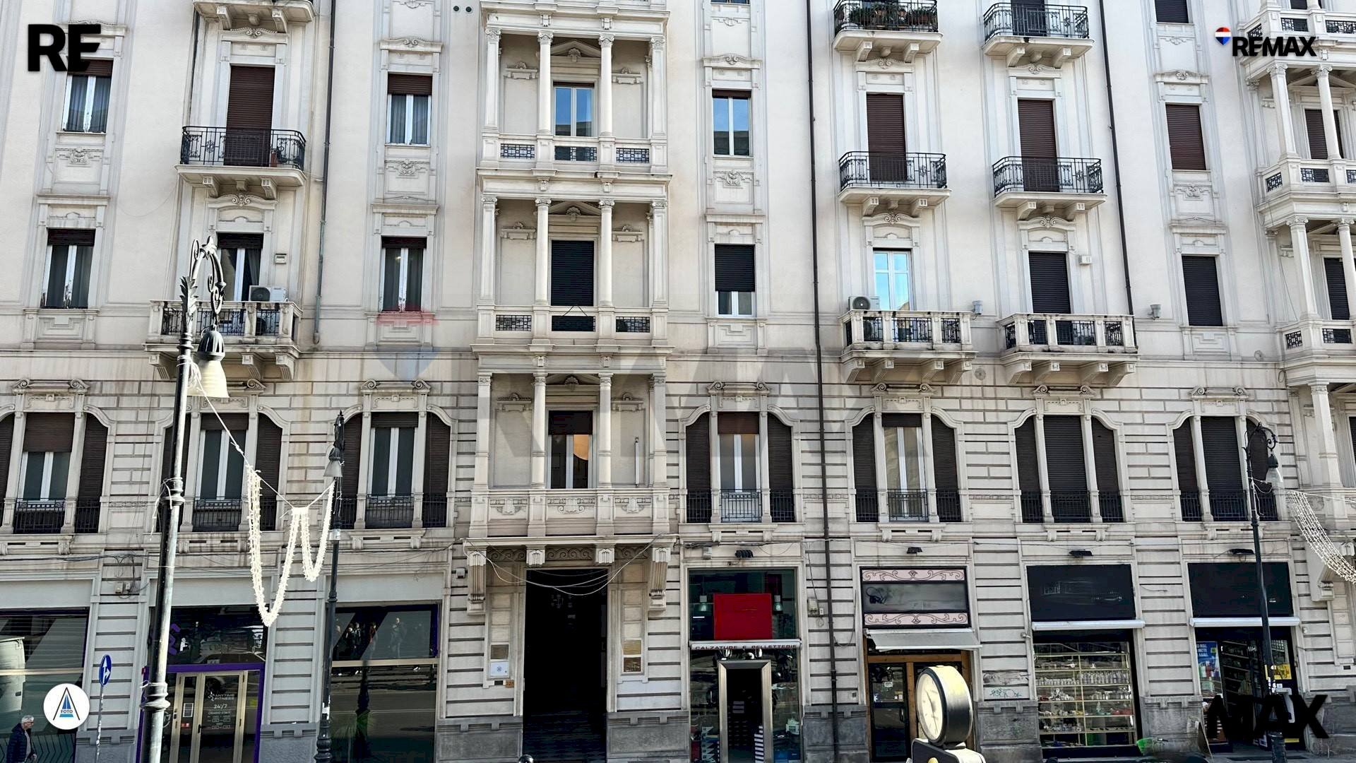 Edificio all\'aperto - Office via Roma
 
325, Palermo - photo 1