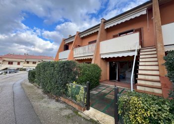 Foto 2 - Villa a Schiera via Casina
 
16, Porto Azzurro - foto 2