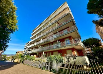 Two-room apartment Via Martiri della Libertà, Andora - photo 4