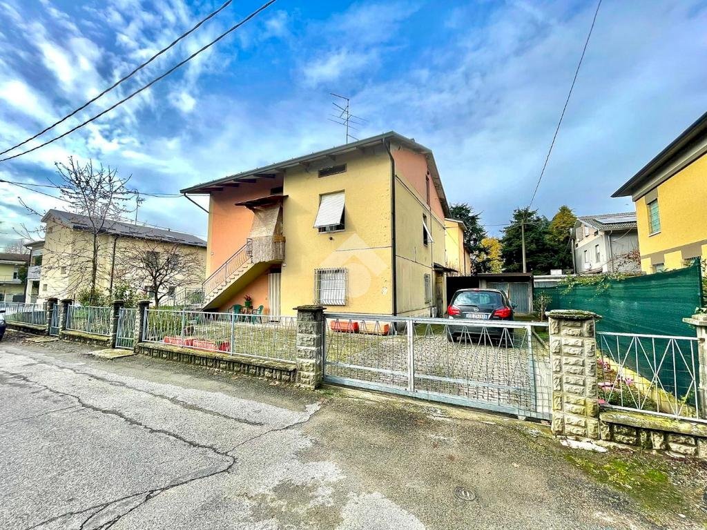 Casa indipendente Via Fratelli Manfredi, Castelnovo di Sotto - foto 1