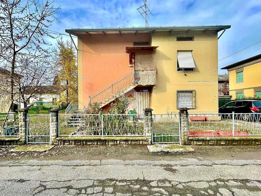Casa indipendente Via Fratelli Manfredi, Castelnovo di Sotto - foto 2