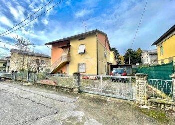 Casa indipendente Via Fratelli Manfredi, Castelnovo di Sotto - foto 1