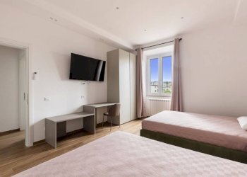 Camera da letto - Three-room apartment via Domenico Fontana, 40, Roma - photo 14