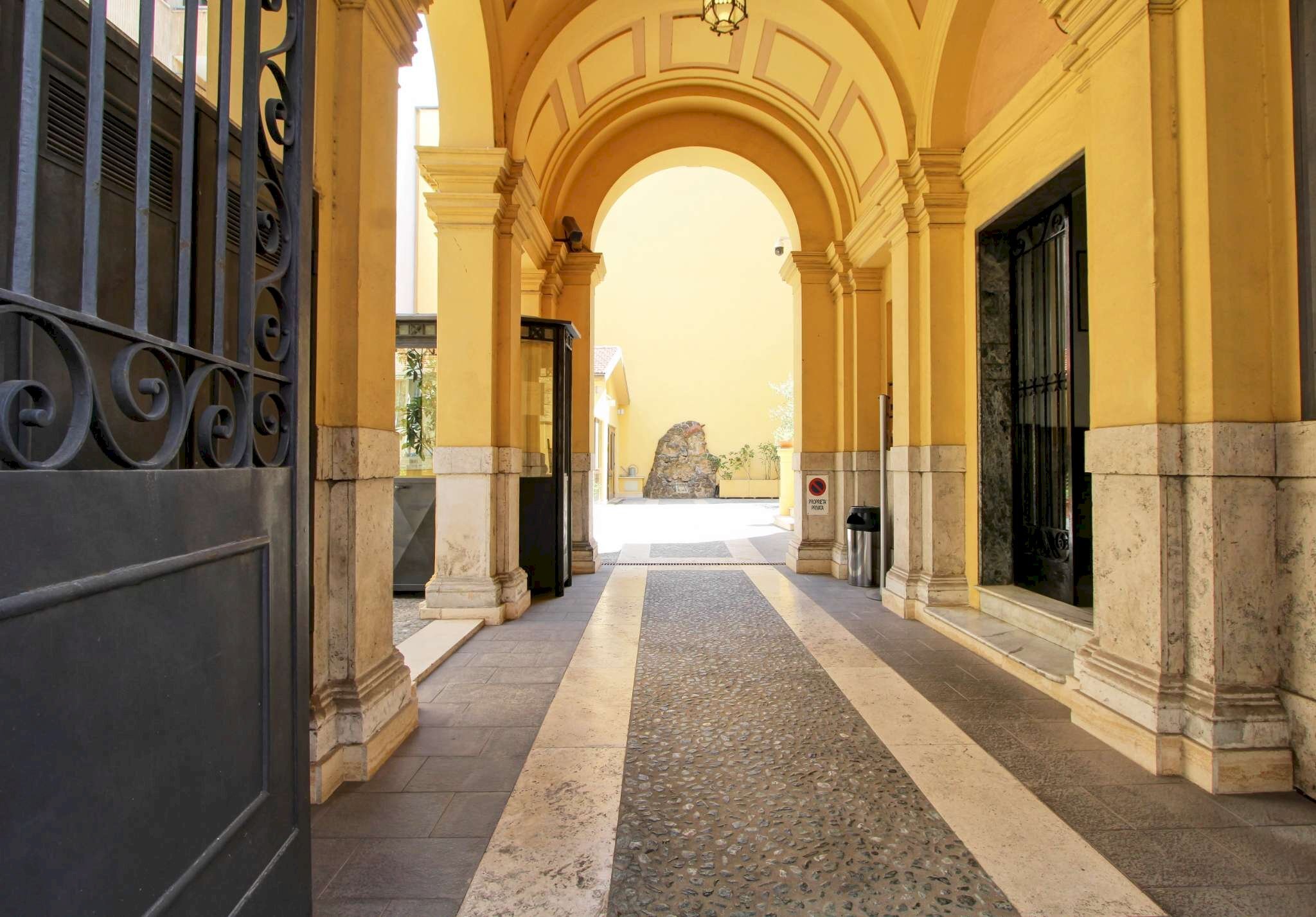 entrata - Palazzo Storico via Abruzzi, Roma (zona Centro Storico) - foto 1