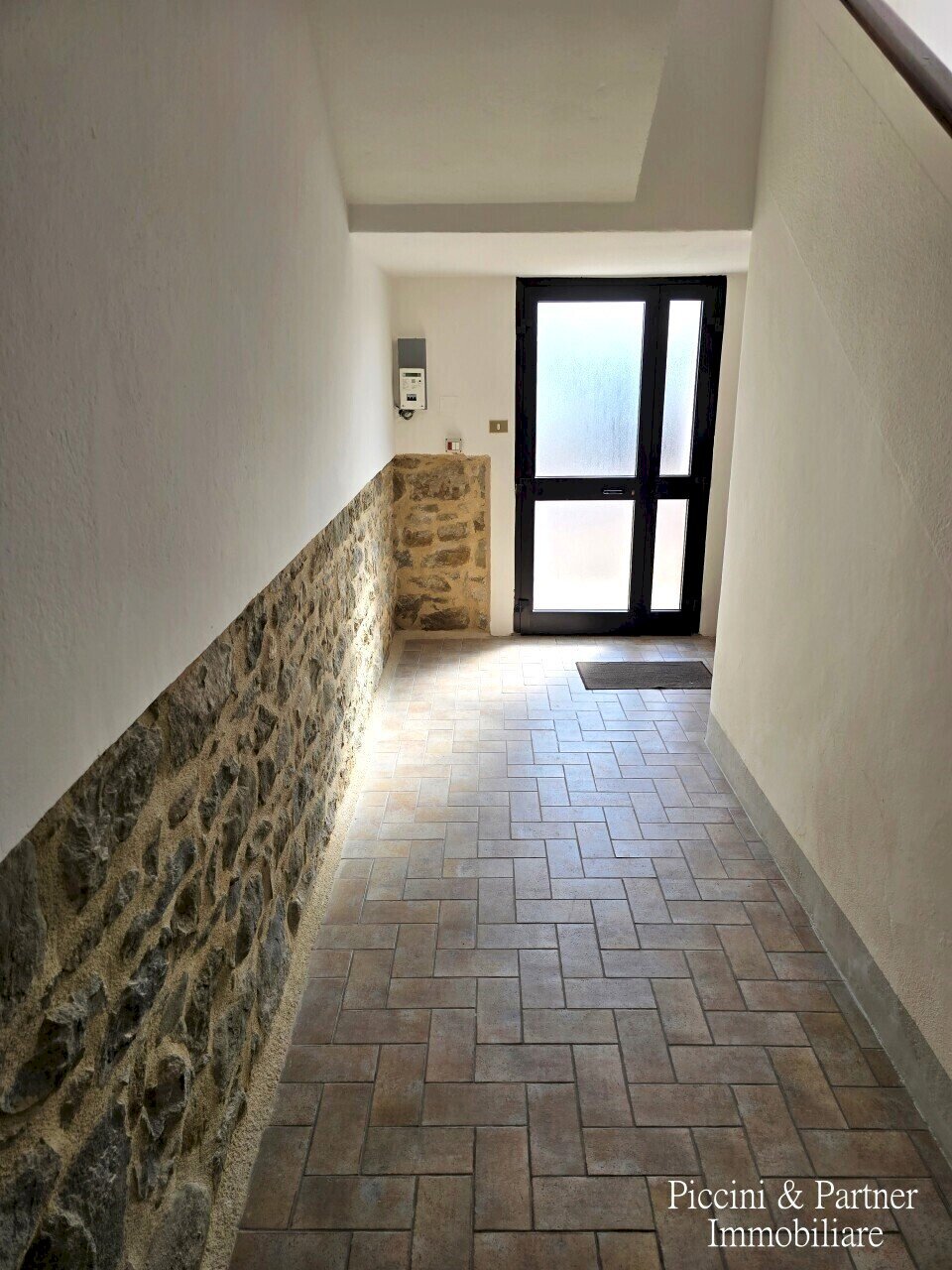 02.jpg - Quadrilocale Via George Byron 59, Tuoro sul Trasimeno - foto 2