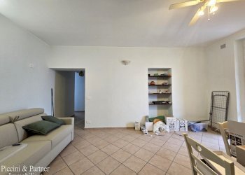 12.jpg - Quadrilocale Via George Byron 59, Tuoro sul Trasimeno - foto 12