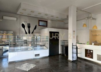 2.jpg - Locale Commerciale Via Medaglie D'oro  86, Catania - foto 2